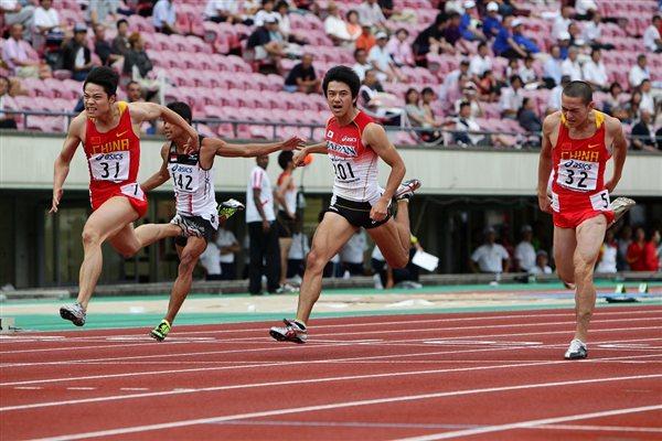 China's Su Bingtian wins the 100m (Yohei KAMIYAMA/Agence SHOT)