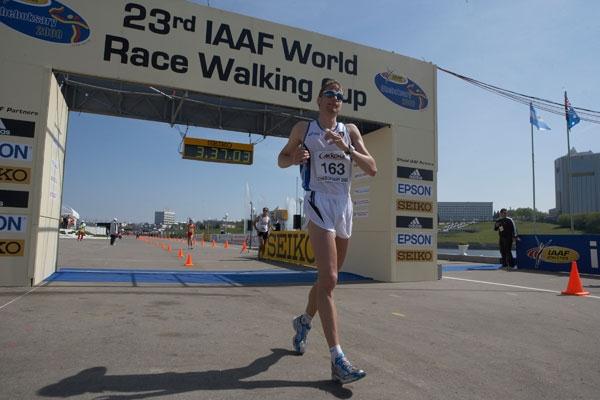 Alex Schwazer of Italy crosses the finish-line to win the bronze medal (Getty Images)