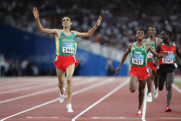 Hicham El Guerrouj of Morocco takes the 5000m gold (Getty Images)
