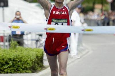 Aleksey Voyevodin (RUS) celebrates winning the 50km race in Naumburg (Getty Images)