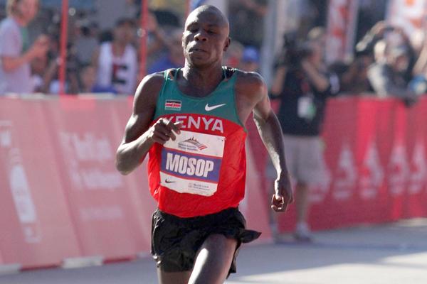 Moses Mosop - 2:05:37 course record in Chicago (Getty Images)