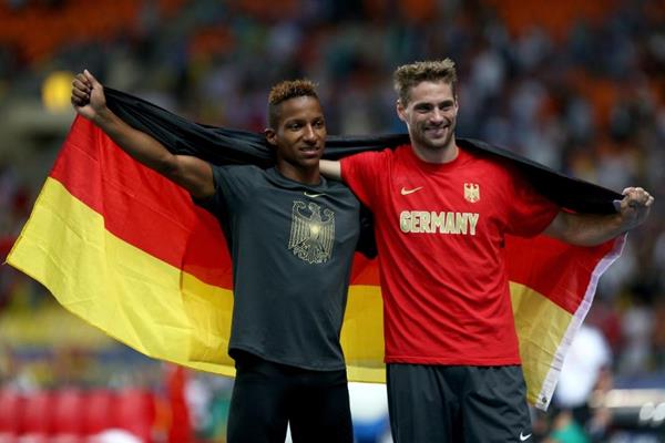 Raphael Holzdeppe and Bjorn Otto in the mens Pole Vault Final at the IAAF World Athletics Championships Moscow 2013 (Getty Images)