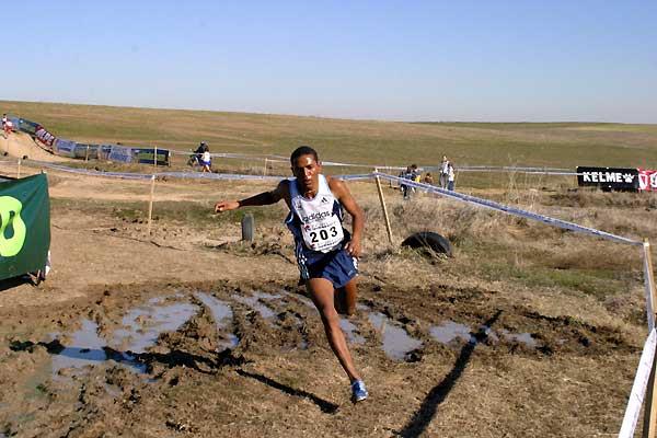 Zersenay Tadesse on his way to victory in Fuensalida (José Pérez Gómez)