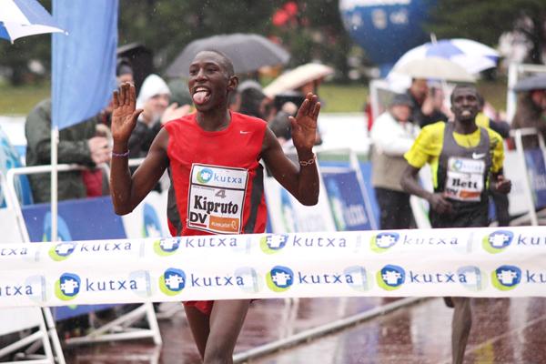 Conseslus Kipruto wins at Elgoibar (Alfambra Fundación ANOC)