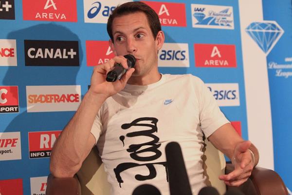 Renaud Lavillenie at the pre-event press conference for the 2013 IAAF Diamond League In Paris (Jean-Pierre Durand)