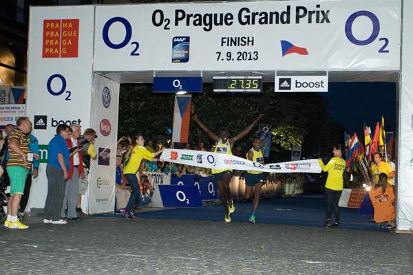 Daniel Chebii wins the men's 10km at the O2 Prague Grand Prix (O2 Prague Grand Prix)