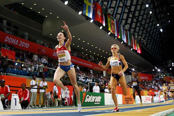 Mariya Savinova (L) of Russia crosses the line to win the women's 800m gold medal with Jennifer Meadows (GBR) in silver (Getty Images)
