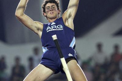 German Chiaraviglio of Argentina winner of the men's Pole Vault (Getty Images)