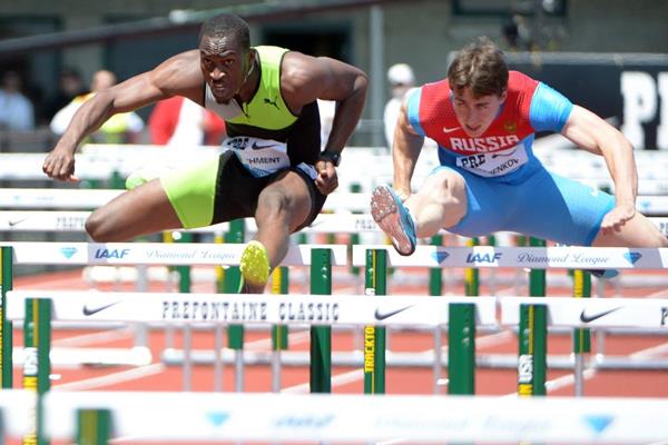 Hansle Parchment (left) winning at the 2013 IAAF Diamond League meeting in Eugene (Kirby Lee)