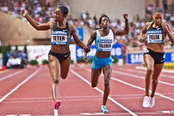 Carmelita Jeter improves to 22.20 with a big win in Monaco (Philippe Fitte)