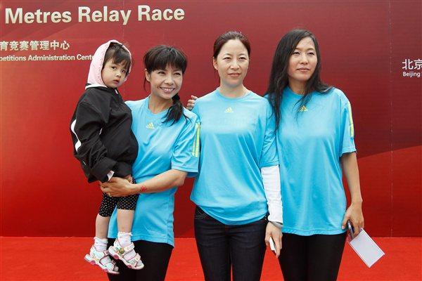 Three Olympic champions Chen Yueling, Wang Liping, Wang Junxia at the '100 Kids - 100 metres - 100 years' event in Beijing Olympic Park to celebrate the year of the IAAF Centenary (Getty Images)