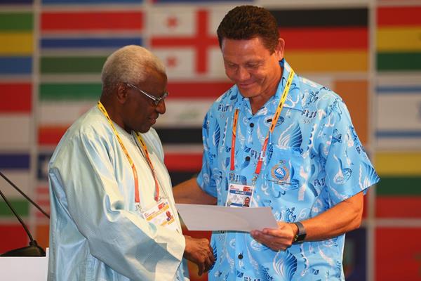 Albert Miller receives an IAAF Veterans Pin at the 49th IAAF Congress in Moscow (IAAF)