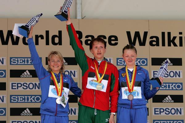 The women's 20 km podium in La Coruña - Olimpiada Ivanova (RUS), Ryta Turava (BLR) and Irina Petrova (RUS) (Getty Images)