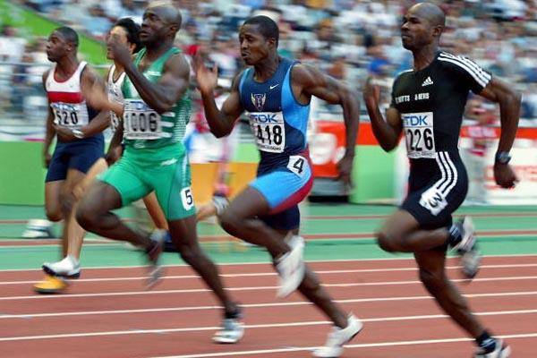 Tim Montgomery and Kim Collins in the men's 100m semi final (Getty Images)