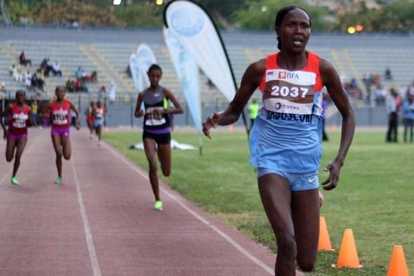 Kenya's Priscah Jeptoo winning in Luanda on 2 January 2013 (Filipe Oliveira / Atleta-Digital)
