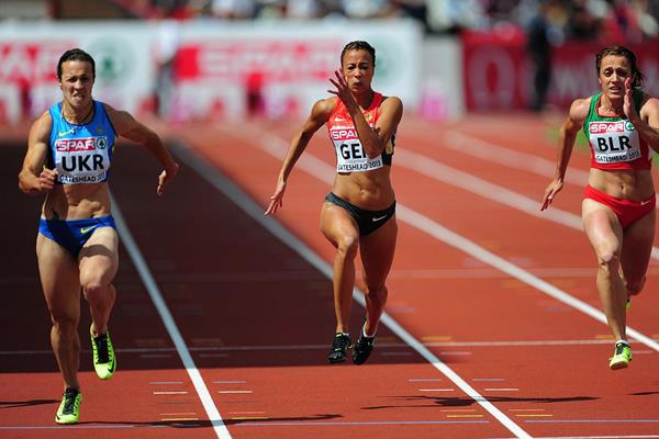 Olesya Povh (left) wins the 100m at the 2013 European Team Championships (Getty Images)