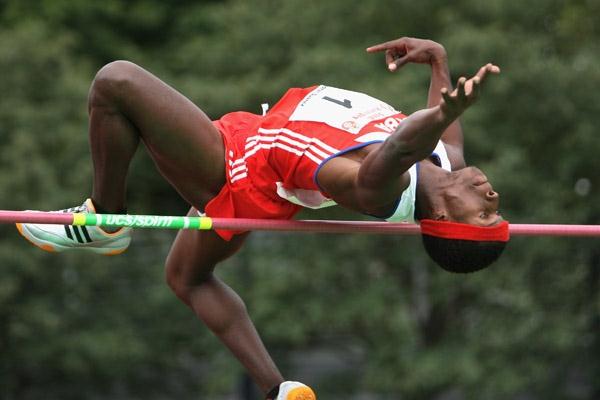 Cuba's Leonel Suarez clearing 2.14m in Ratingen (Getty Images/Bongarts)