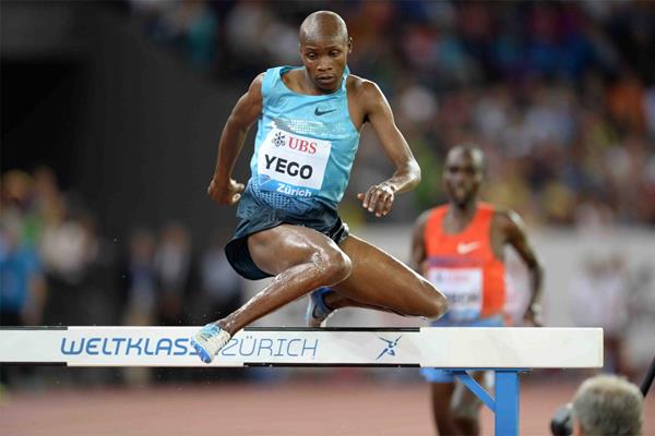 Hillary Yego on his way to winning the 3000m Steeplechase at the 2013 IAAF Diamond League meeting in Zurich (Jiro Mochizuki)