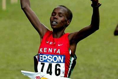 Edith Masai (KEN) celebrates her third consecutive short course win (AFP/Getty Images)