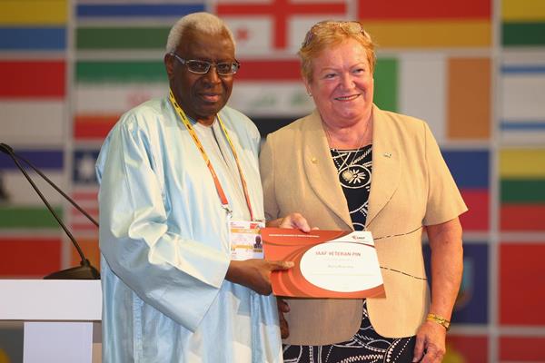Maria Mracnova receives an IAAF Veteran Pin at the 49th IAAF Congress in Moscow (IAAF)