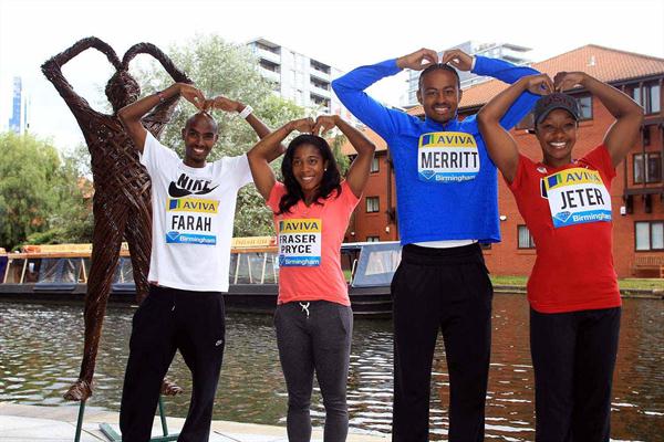 Birmingham: Farah, Fraser-Pryce, Merritt and Jeter pose doing the 'Mobot', next to a whicker statute the Mobot pose (Jean-Pierre Durand)
