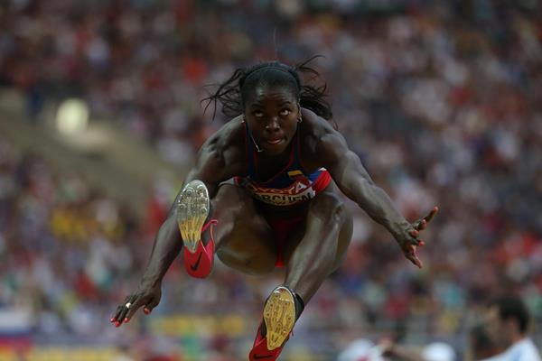 DAY6 (15/08/2013): Caterine Ibarguen Triple Jump, Women Final (EOS-1D X + EF200-400mm F4L IS USM EXTENDER 1.4x, F4.0, 1/1600sec., ISO4000) (Jun Tsukida)