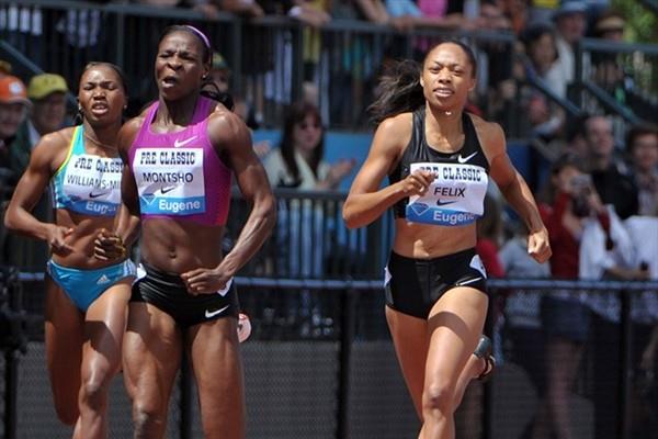 Allyson Felix edges Amantle Montsho in the Eugene 400m (Kirby Lee)
