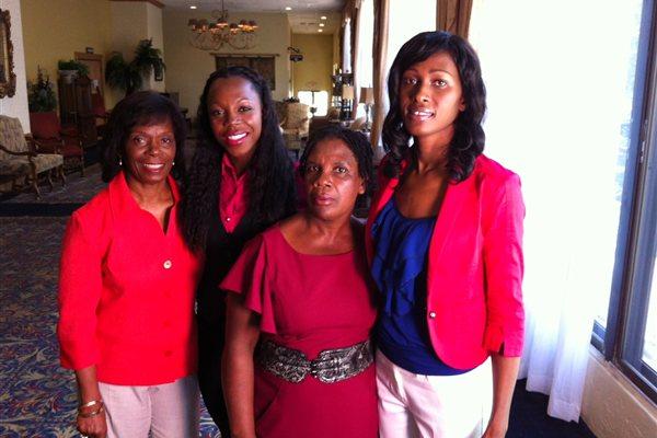 Veronica Campbell Brown relaxing with family and friends (Omar Brown)