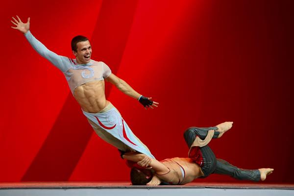 Acrobats Kirill and Danila Kalutsky at the IAAF Congress Opening Dinner (Getty Images)