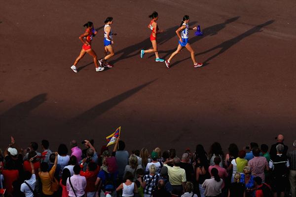 Elena Lashmanova of Russia leads the pack during the Women's 20km Walk on Day 15 of the London 2012 Olympic Games at The Mall on August 11, 2012 (Getty Images)
