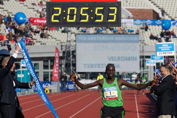 Another sub-2:06 for Wilson Chebet, this time in Amsterdam (Orange Pictures)