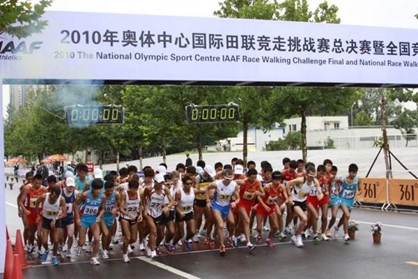 Start of the men's 10Km at the 2010 IAAF Race Walking Challenge Final in Beijing (organisers)