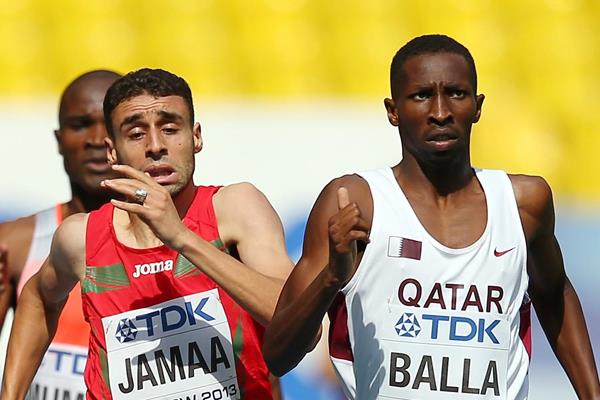 Qatar's Musaeb Balla leads the 800m (Getty Images)