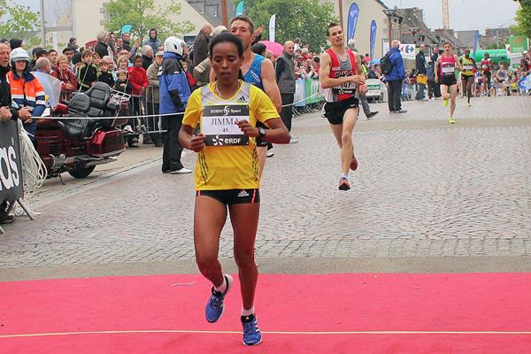 Fantu Jimma Eticha wins the Corrida de Langueux (Organisers / Pascal Lecoz)