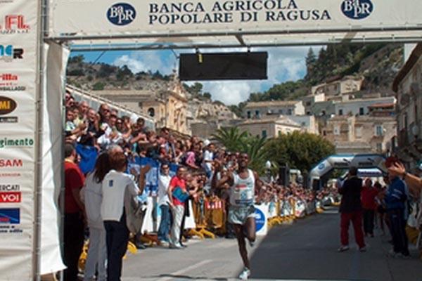 Sileshi Sihine of Ethiopia wins in Scicli's 10km race (Alberto Zorzi)