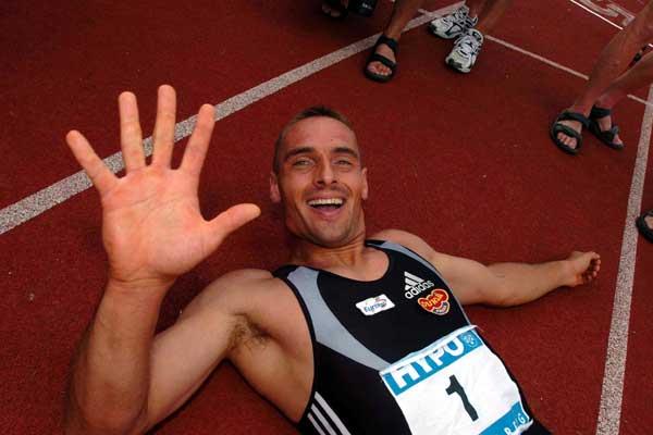 Roman celebrates and indicates his FIFTH Götzis victory (Hasse Sjögren)