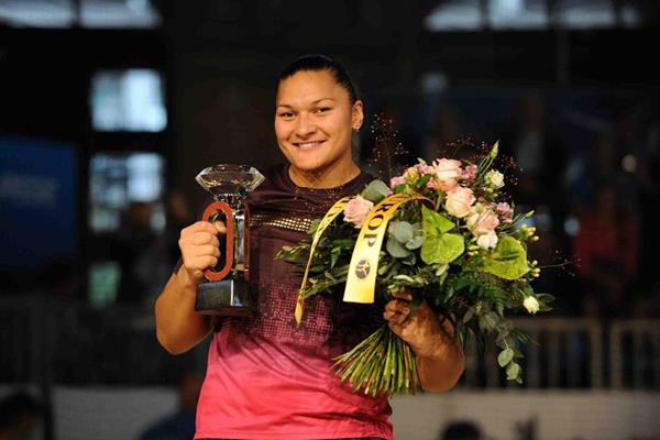 Valerie Adams after winning the Diamond Race at the 2013 IAAF Diamond League meeting in Zurich  (Jiro Mochizuki)