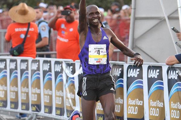 Sammy Kitwara wins the World's Best 10k (Rafael Luna)