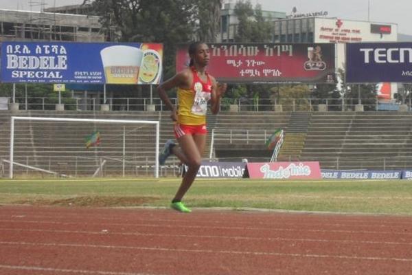 Haftamnesh Tesfay on her way to winning the 5000m at the 2013 Ethiopian Junior Championships (Bizuayehu Wagaw)