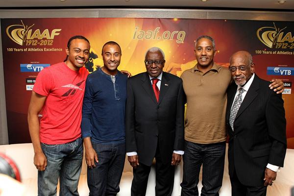 Historical hurdling gathering, from left: Aries Merritt, Colin Jackson, IAAF President Lamine Diack, Renaldo Nehemiah and Harrison Dillard (Giancarlo Colombo)