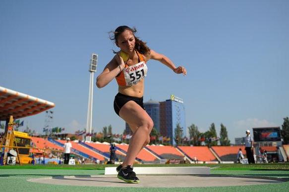  Inge Drost in the girls' Shot Put Heptathlon at the IAAF World Youth Championships 2013 (Getty Images)