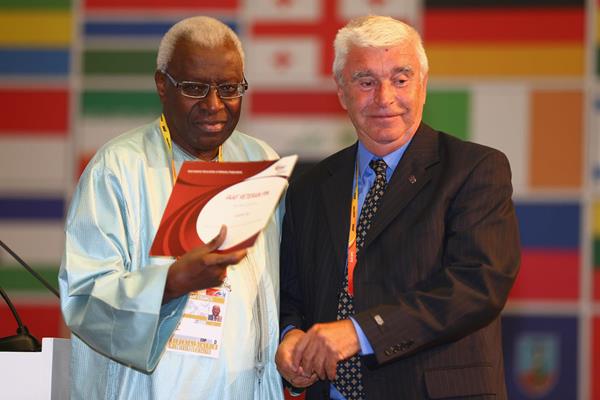 Laszlo Gal receives an IAAF Veteran Pin at the 49th IAAF Congress in Moscow (IAAF)