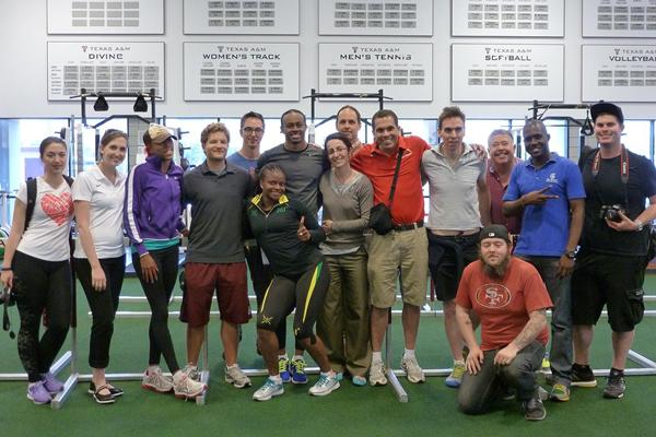 Aries Merritt with his coach, training partners and visiting journalists ()