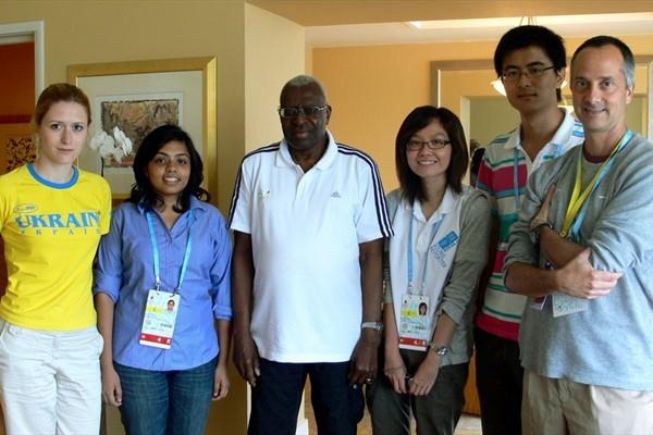 Left to right: Iuliia Vynokurova of Ukraine; Sonali Prasad of India; President Diack; See Kit Tang of Singapore; Ji Ye of China; Alan Abrahamson, Young Reporter trainer, United States (Freelance)
