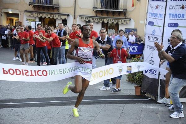 Tariku Bekele winning in Castelbuono (Castelbuono organisers)