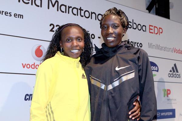 Sylvia Kibet and Edna Kiplagat ahead of the 2013 EDP Lisbon Half Marathon (Victah Sailor)