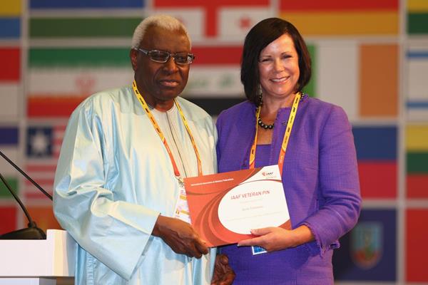 Anne Timmons receives an IAAF Veteran Pin at the 49th IAAF Congress in Moscow (IAAF)