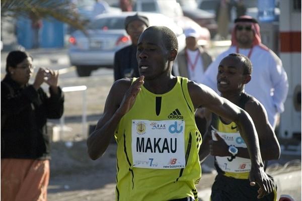 Patrick Makau Musyoki battles to the finish in Ras Al Khaimah in 2008 (IAAF.org)