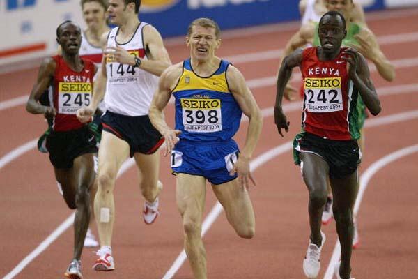 Paul Korir (KEN) sprints to the line to win the 1500m final (Getty Images)