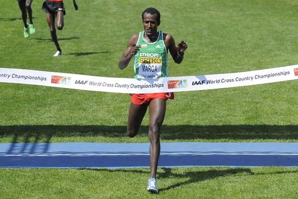 Imane Merga of Ethiopia crosses the finish line to win the men's senior race in Punta Umbria (Getty Images)